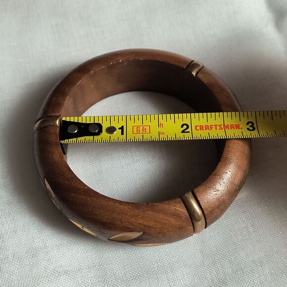 Vintage Carved Chunky Brown Wood Bangle Bracelet with Gold Tone Leaf Inlays - Picture 5 of 6